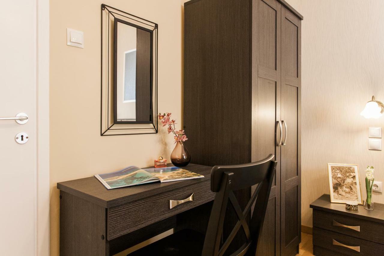 Modern Antique Private Near To Acropolis Museum And Metro Station Athen